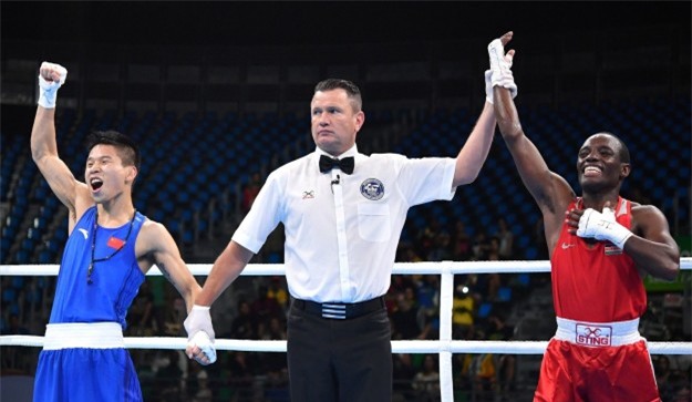 Sớm ăn mừng chiến thắng, tay đấm người Trung Quốc nhận kết cục đắng lòng - Ảnh 5.