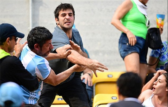 CĐV Brazil và Argentina nện nhau tơi bời khi xem quần vợt Olympic