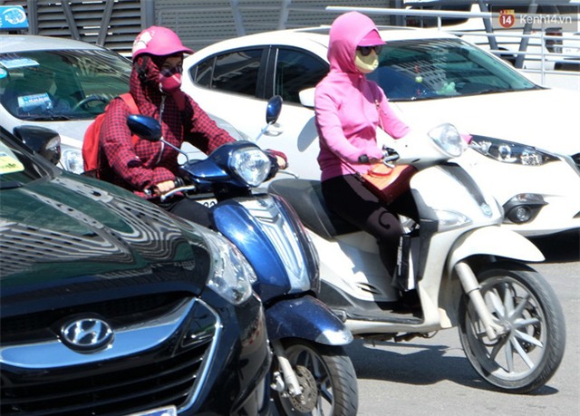 Hôm nay là ngày nắng nóng gay gắt cuối cùng trong mùa hè ở Hà Nội - Ảnh 2.