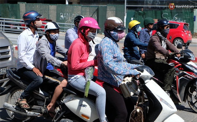 Hôm nay là ngày nắng nóng gay gắt cuối cùng trong mùa hè ở Hà Nội - Ảnh 3.