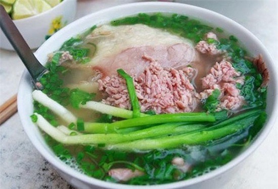 Ăn một bát phở, người Việt dễ chết vì quá mặn - Ảnh 1.