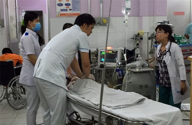 Be gai 4 tuoi chet duoi tai ho boi o Sai Gon hinh anh 1