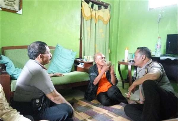 chong-chet-di-song-lai
