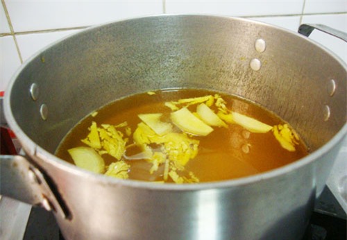 danh bay mo bung dang ghet nho noi nuoc gung mat ong - 4