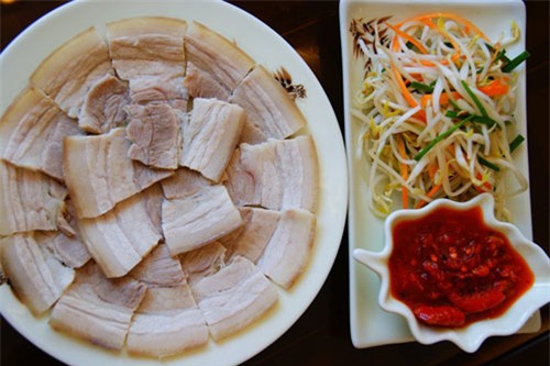 Cách luộc thịt lợn ngon giòn trắng mềm không bị hôi tại nhà phần 2