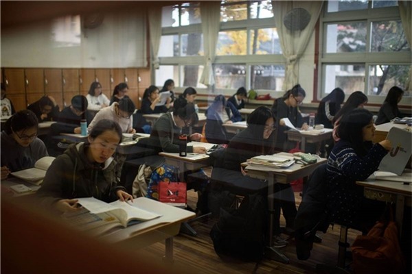 Áp lực học hành tại xứ Hàn vô cùng lớn.(Ảnh: Internet)