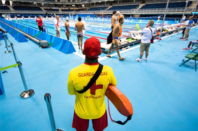 Thù lao của nhân viên cứu hộ trong 2 tuần làm việc ở Olympic là 340 USD