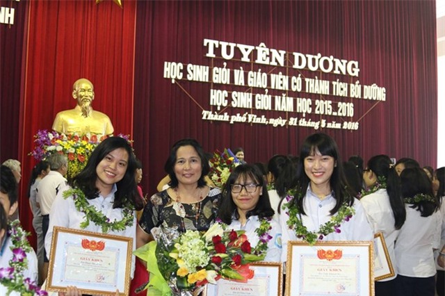 Nu sinh noi 7 thu tieng nhieu co hoi do DH Ngoai thuong hinh anh 3