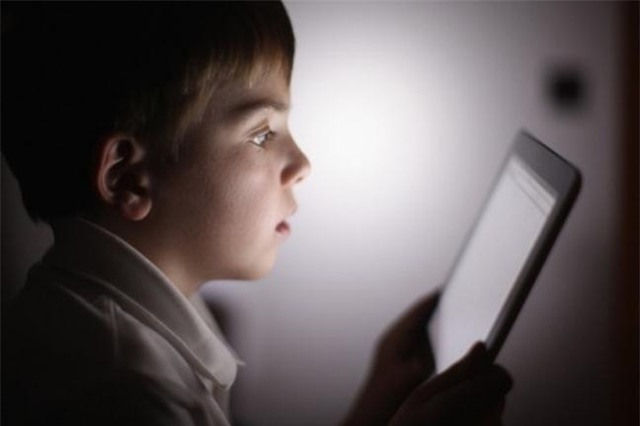 Bo me dau dau vi teen bo hoc di bat Pokemon