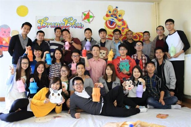 Nusinh Viet chia se hai dieu nhat dinh phai ghi nho khi toi Phap du hoc