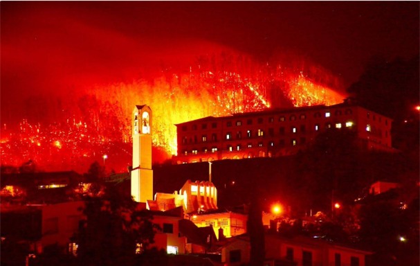 Quê hương C.Ronaldo chìm trong biển lửa