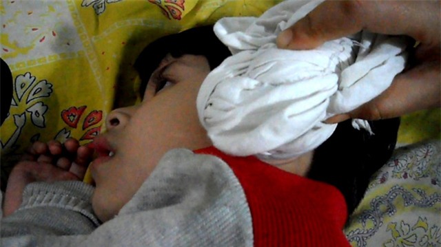 Muối + 1 chiếc tất: Trị hiệu quả viêm tai, nhiễm trùng tai cho trẻ - Ảnh 5.