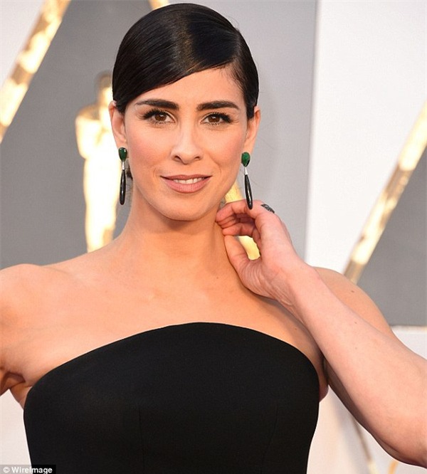 Tưởng bị đau họng đơn thuần, nữ diễn viên suýt chết vì căn bệnh có thể giết người trong vài phút - Ảnh 1.