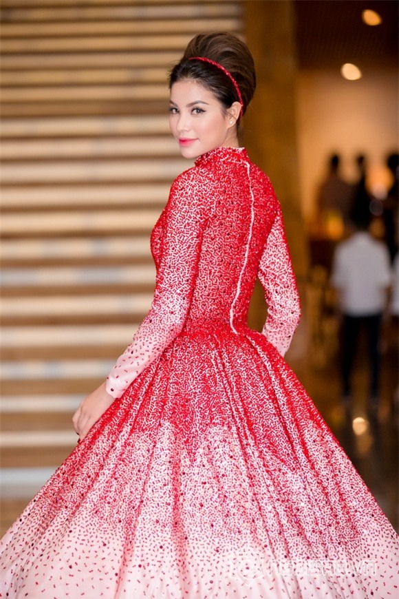 Phạm Hương diện style công chúa 6