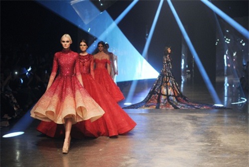 hoa hau pham huong dinh nghi an mac vay nhai - 6