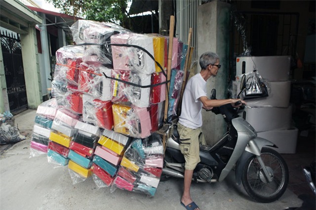 doc dao: nguoi coi am "cuoi" may bay, o to mui tran hinh anh 11