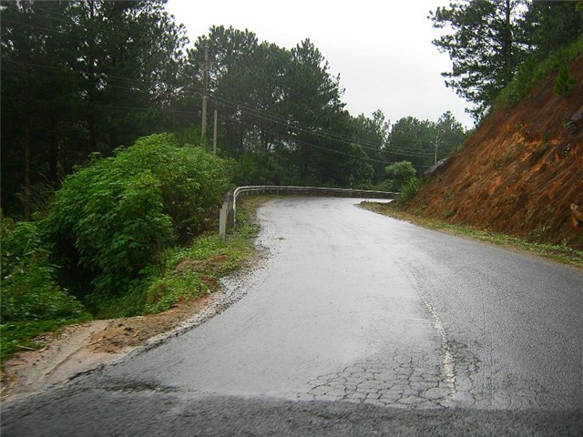 Nên hạn chế đi đêm hoặc qua những đoạn đường vắng vẻ