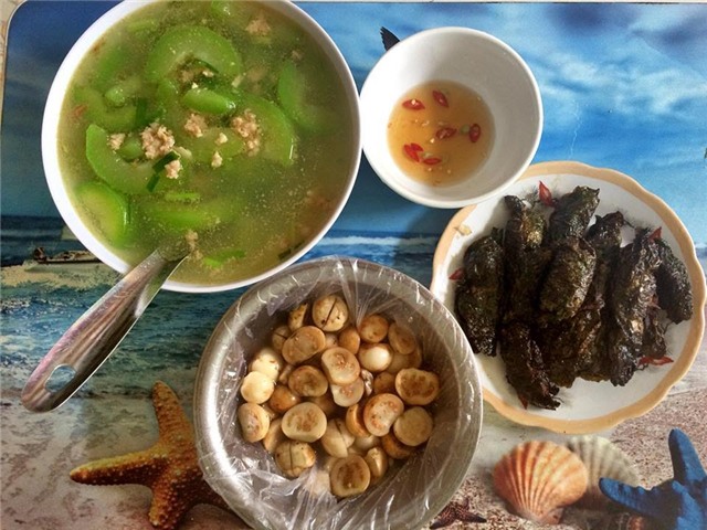 nấu cơm, cơm sinh viên, cơm bụi, cơm giá rẻ, cách nấu cơm giá rẻ, chợ sinh viên, tiết kiệm