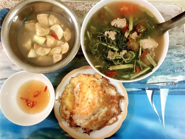 nấu cơm, cơm sinh viên, cơm bụi, cơm giá rẻ, cách nấu cơm giá rẻ, chợ sinh viên, tiết kiệm