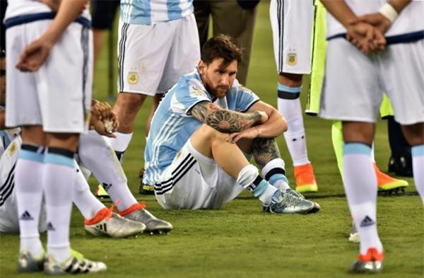 Messi rút lại quyết định giã từ đội tuyển quốc gia - Ảnh 1.