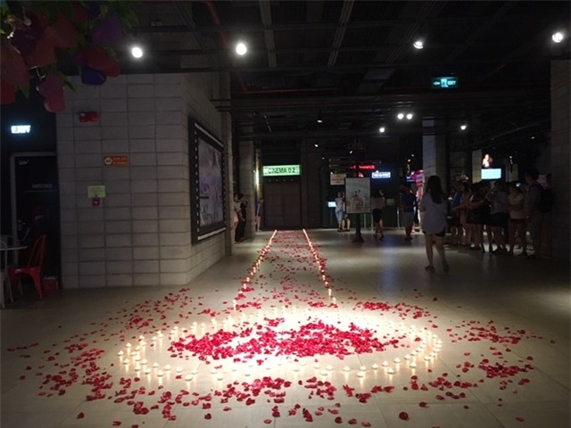 9X Ha Noi thue tron phong chieu phim cau hon ban gai hinh anh 1