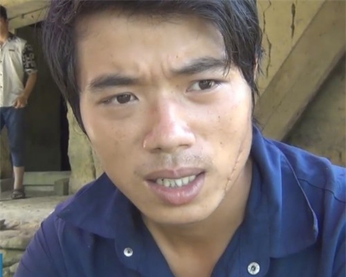 4 người bị giết ở Lào Cai: Gia đình an táng các nạn nhân trên núi - Ảnh 1