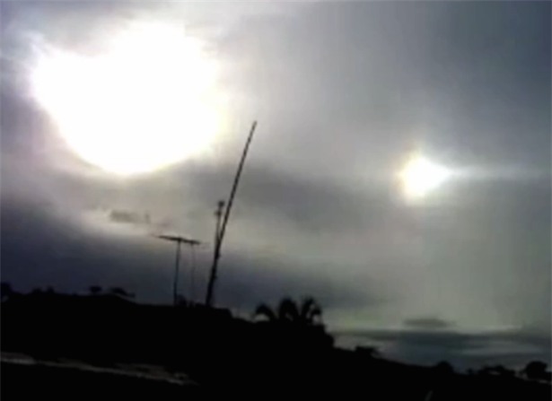 Onlookers-believe-they-might-have-spotted-two-suns-in-the-sky