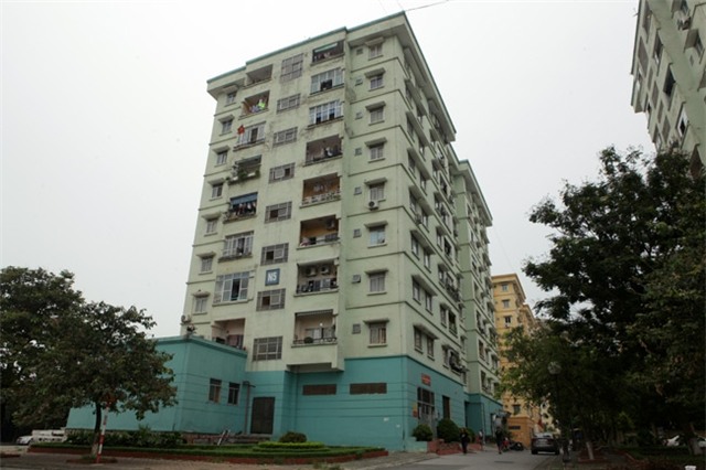 hn: nen nha chung cu sap trong dem, dan hoang loan hinh anh 2