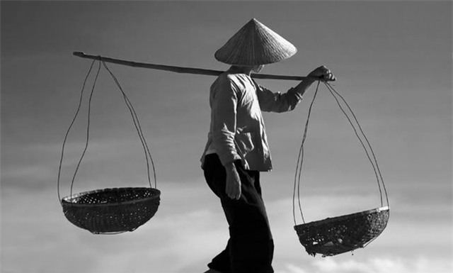 Các cô gái, đừng chỉ nhìn về phía những người đàn ông để sống! - Ảnh 2.