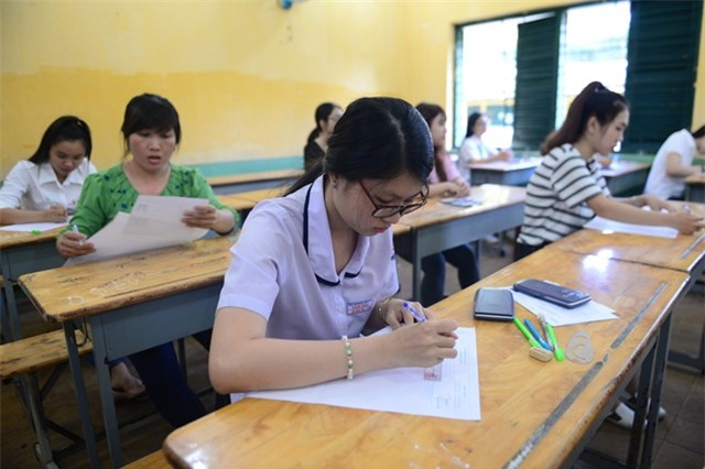 Diem chuan DH Kinh te TP HCM giam manh hinh anh 1