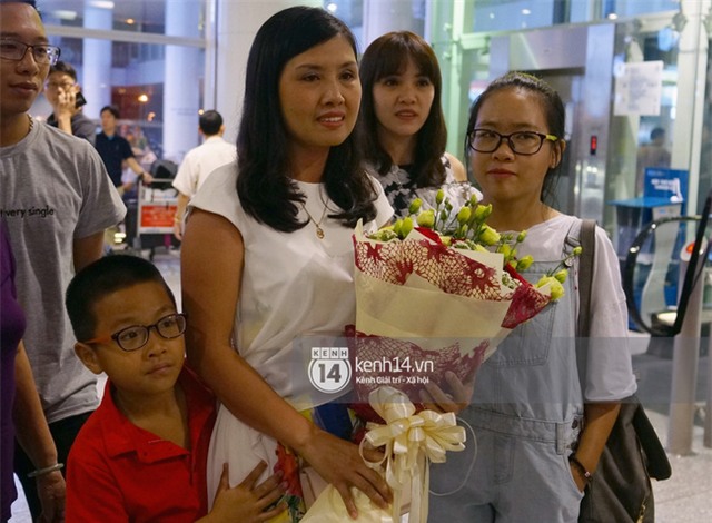 Sau những kỳ tích tại Olympic 2016, người hùng Hoàng Xuân Vinh đã trở về bên gia đình, bên người vợ thân yêu - Ảnh 2.