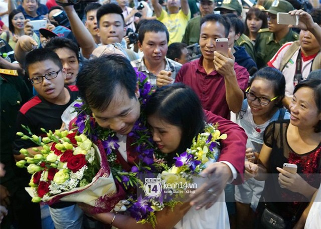 Sau những kỳ tích tại Olympic 2016, người hùng Hoàng Xuân Vinh đã trở về bên gia đình, bên người vợ thân yêu - Ảnh 5.