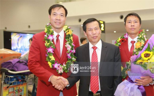 Sau những kỳ tích tại Olympic 2016, người hùng Hoàng Xuân Vinh đã trở về bên gia đình, bên người vợ thân yêu - Ảnh 7.
