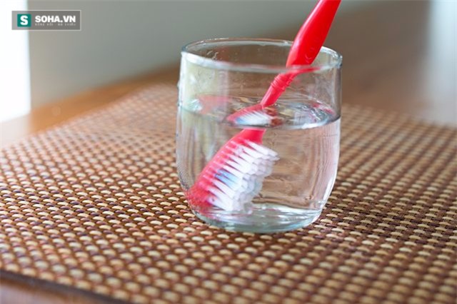 4 cách làm sạch bàn chải đánh răng hiệu quả - Ảnh 2.