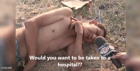 Nữ phóng viên xinh đẹp bị lên án gay gắt vì vô tâm khi tác nghiệp