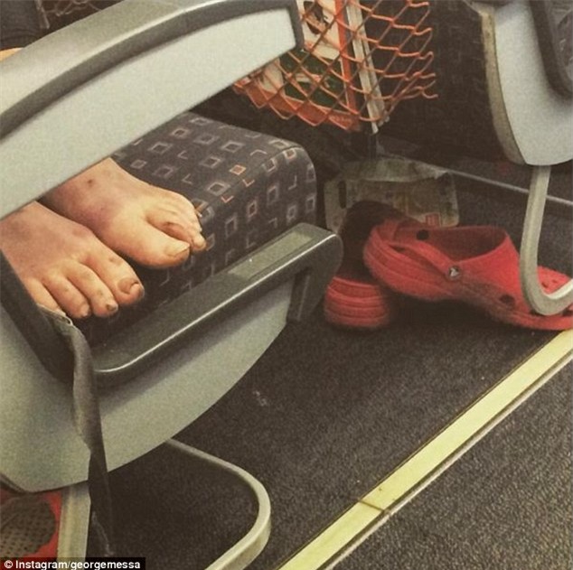 Cô gái gây sốc khi mặc nội y ra sân bay làm thủ tục check in - Ảnh 6.