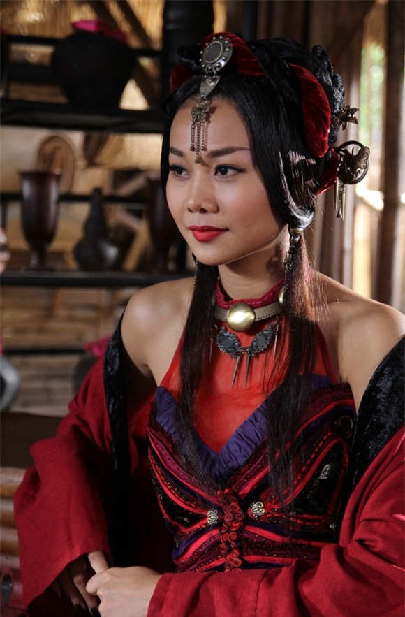 Cũng như nhiều siêu mẫu chân dài đi trước, Thanh Hằng lấn sân sang lĩnh vực điện ảnh và thành công ngay từ những vai diễn đầu tiên trong các bộ phim truyền hình như Những cô gái chân dài, Tuyết nhiệt đới, Tôi là ngôi sao, Gia tài bác sĩ và phim điện ảnh như Những nụ hôn rực rỡ, Nụ hôn thần chết, Mỹ nhân kế. - Tin sao Viet - Tin tuc sao Viet - Scandal sao Viet - Tin tuc cua Sao - Tin cua Sao