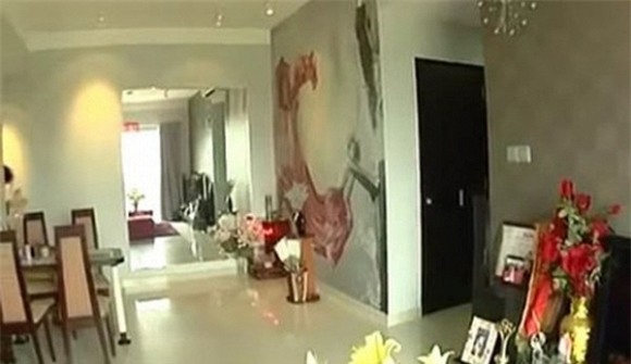 Trong không gian sống của mình, cô khá chú trọng đến phong thủy và treo khá nhiều bức ảnh của mình. - Tin sao Viet - Tin tuc sao Viet - Scandal sao Viet - Tin tuc cua Sao - Tin cua Sao