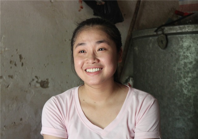 Niềm vui đến với cô học trò nghèo, ham học và học giỏi Trịnh Thị Huyền Trang khi em có nhiều cơ hội nhận học bổng để học đại học.