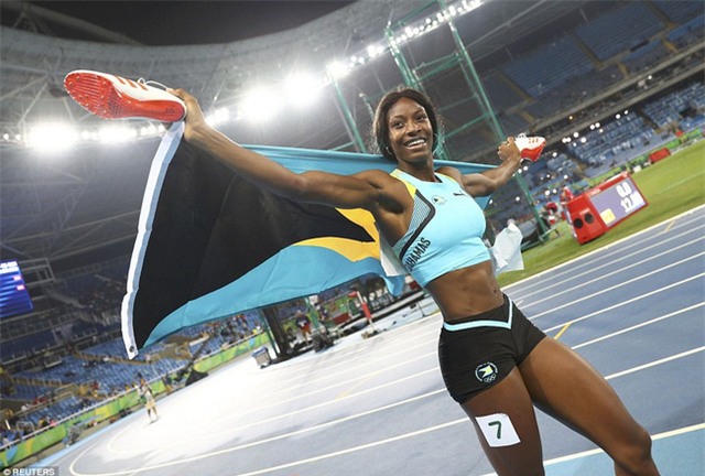 Ngỡ ngàng với tuyệt chiêu đoạt HCV Olympic có một không hai của VĐV điền kinh Bahamas - Ảnh 1.