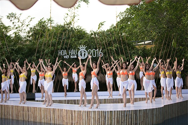 thi-sinh-hoa-hau-viet-nam-khoe-dang-nuot-na-voi-bikini-2