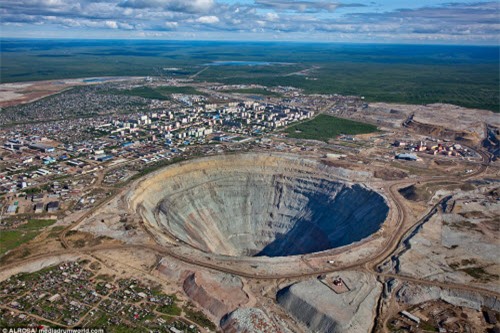 Khám phá hố khổng lồ "đẻ" kim cương nhiều nhất thế giới - 1