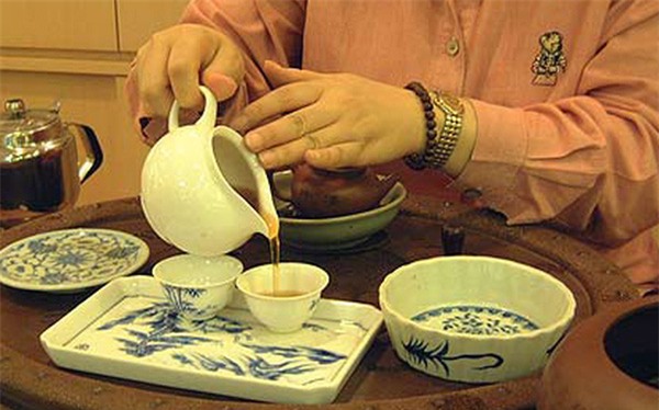 Uống trà tráng miệng sau khi ăn, thói quen tưởng lành mà rất hại của người Việt - Ảnh 1.