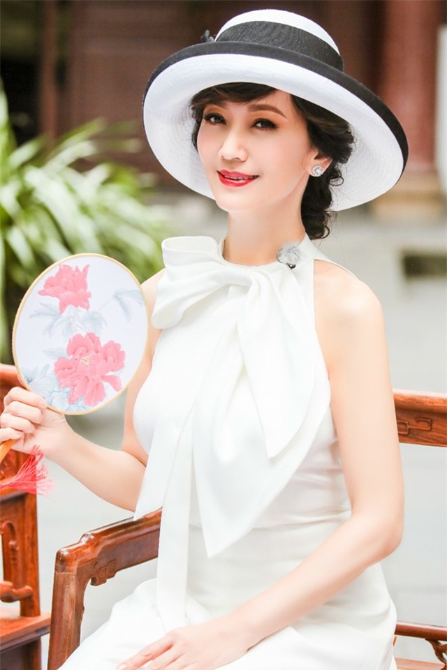 Giai nhân Hong Kong 62 tuổi vẫn như U40 - Ảnh 4.