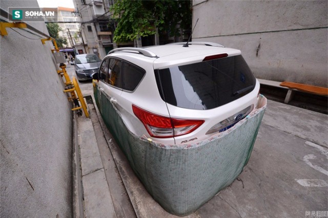 Chủ xe khốn đốn thiết kế váy quây cho xế hộp - Ảnh 1.