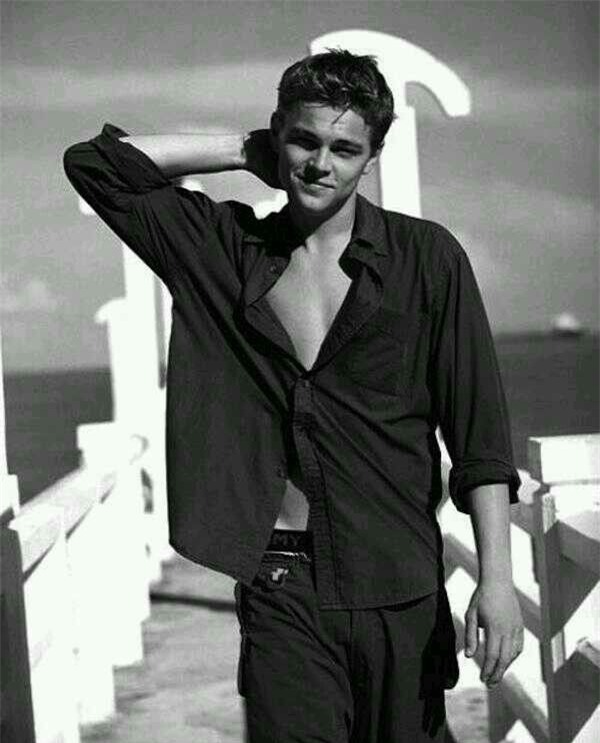 Một Leo thời trẻ chỉ cần nhếch miệng cười là đủ đển khiến các cô gái đổ rầm rầm.