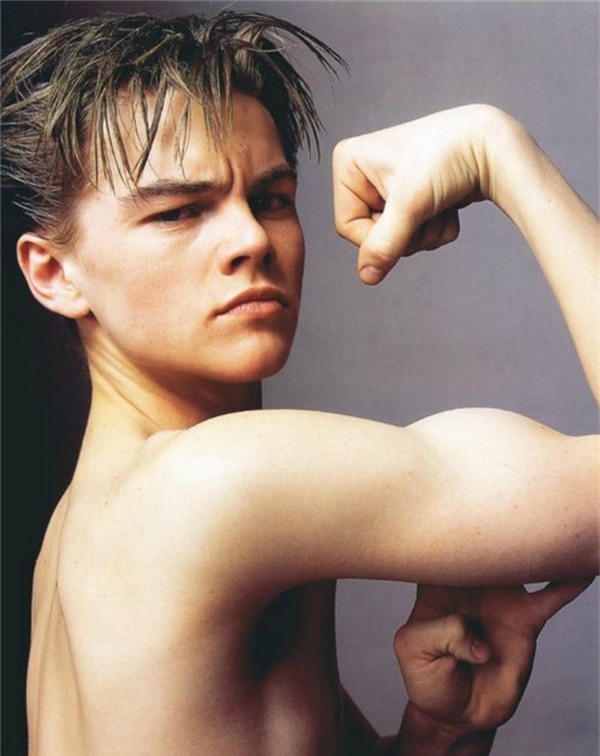 Hoặc những lúc tỏ ra cool ngầu như thế này, Leo luôn tỏa ra sức hút khó cưỡng.