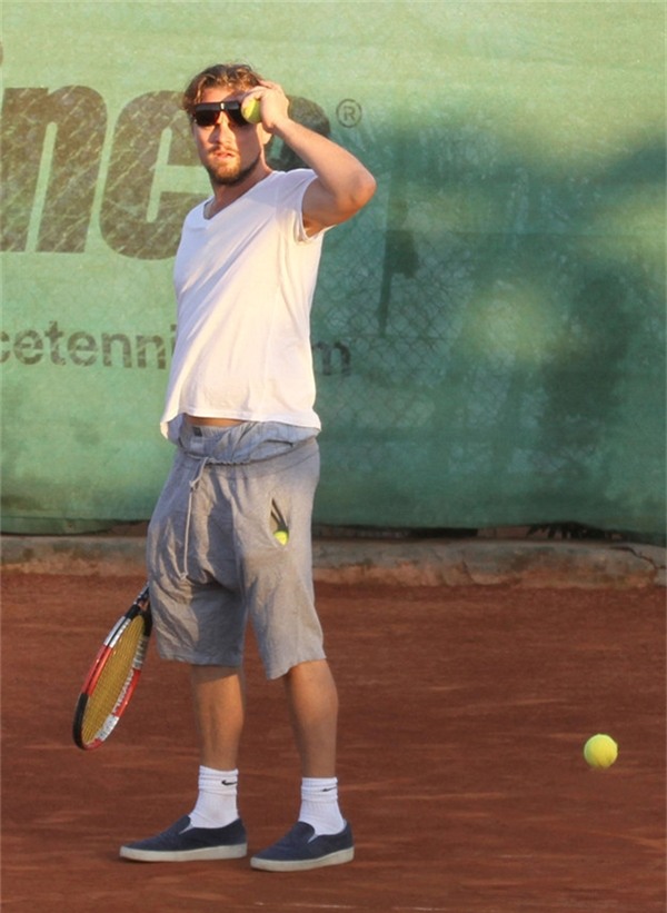 Miễn là anh thấy vui là được rồi.