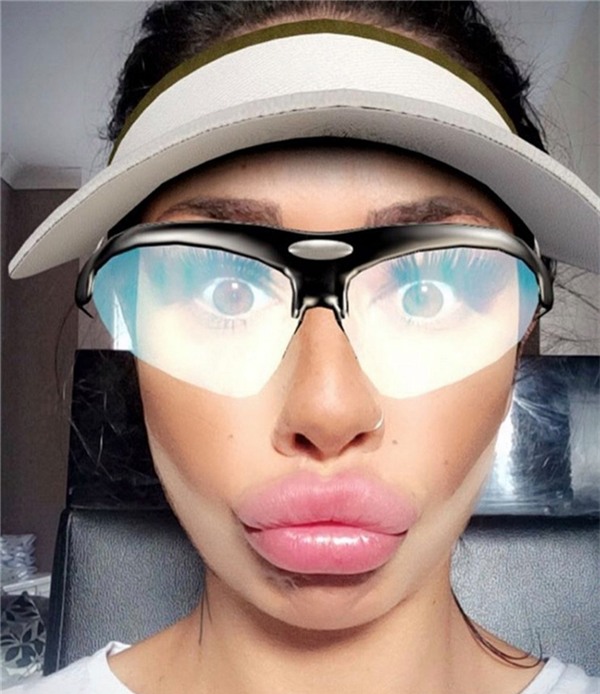 Alia khẳng định cô dành phần lớn khoản thu nhập của mình cho con trai chứ không phải chỉ để “trùng tu” cho bản thân. (Ảnh: Internet)