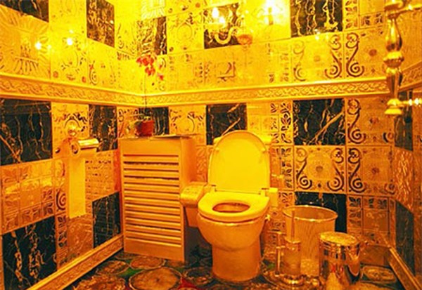 giường dắt vàng, bồn tắm dát vàng, toilet dát vàng, bồn tắm đắt nhất thế giới, giường đắt nhất thế giới,